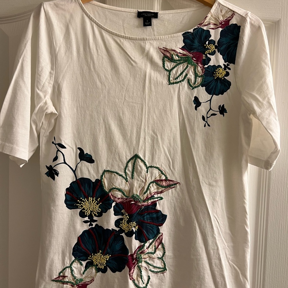 Ann Taylor Factory Embellished Cream Short Sleeve Tee